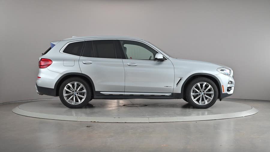 Vehicle photo 4