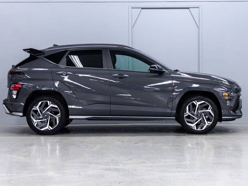 Vehicle photo 3