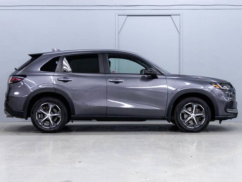 Vehicle photo 3