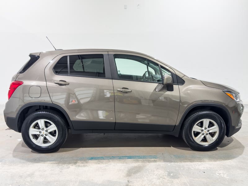 Vehicle photo 3