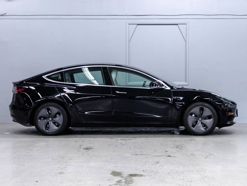 Vehicle photo 3