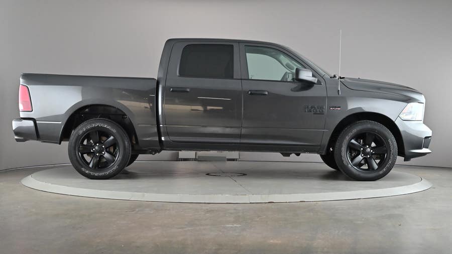 Vehicle photo 4