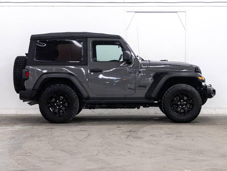 Vehicle photo 3