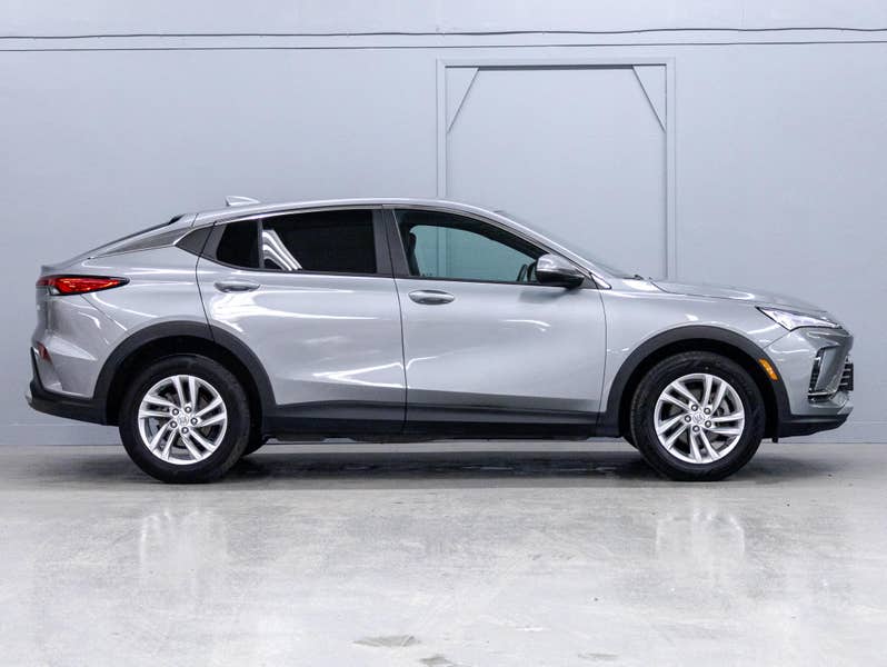 Vehicle photo 3