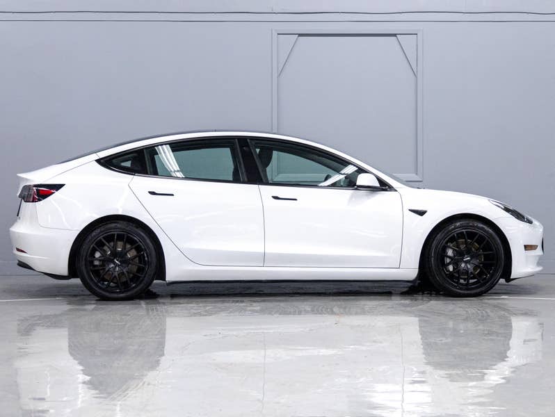 Vehicle photo 3