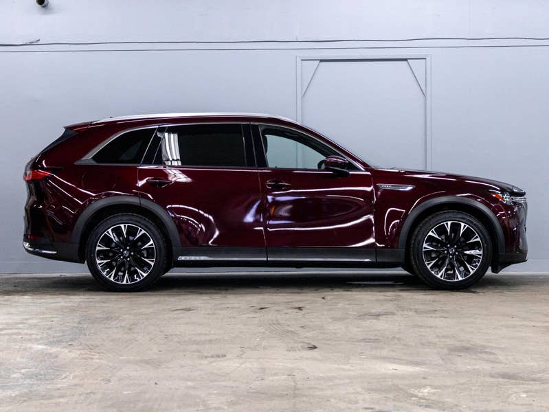 Vehicle photo 3