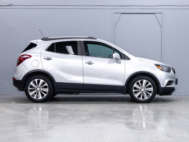 Vehicle photo 3