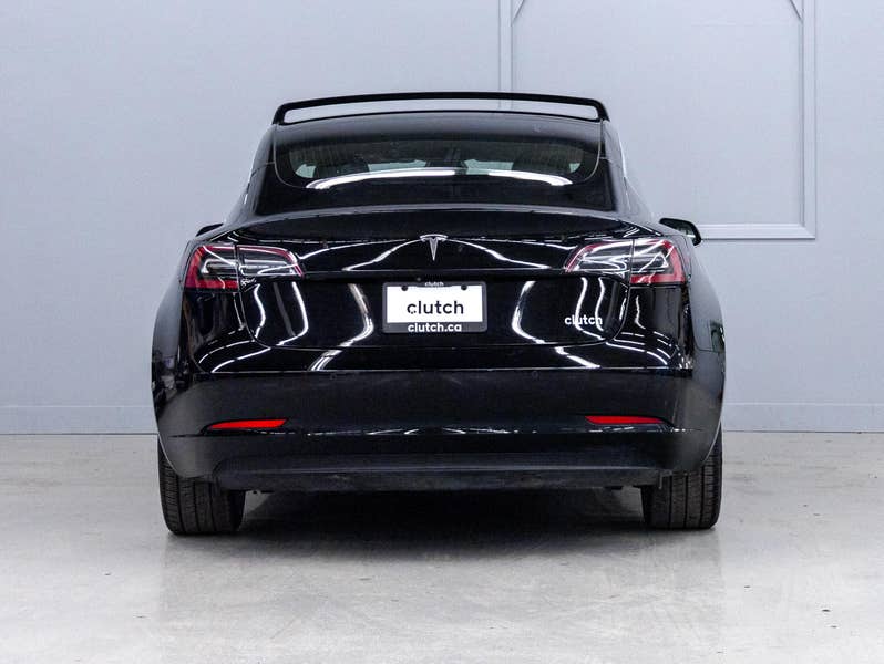 Vehicle photo 4