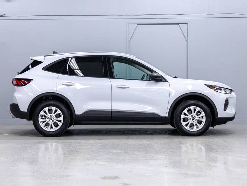 Vehicle photo 3